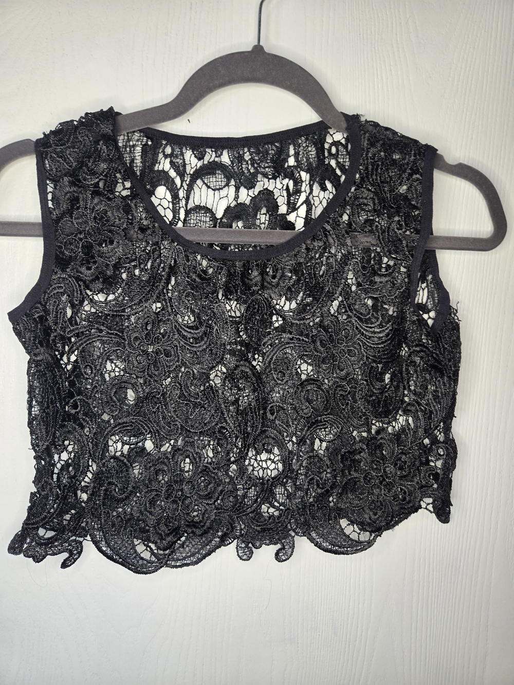 Source Unknown Black Floral Lace Cropped Overlay Top
